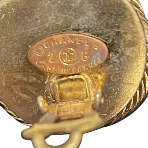 💎CHANEL 24kt Gold Plated Pearl Earrings - Picture 4 of 4